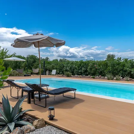 Polyxeni Lavender 150m From The Sea *